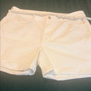 Old Navy Women's Classic White Bermudas